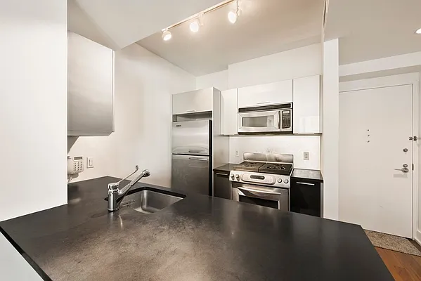 Sold by Nest Seekers International | media 3
