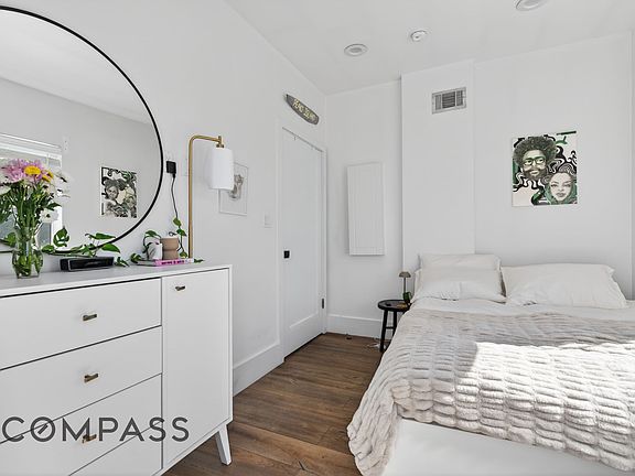 4th image of 923 Bedford Ave #4F