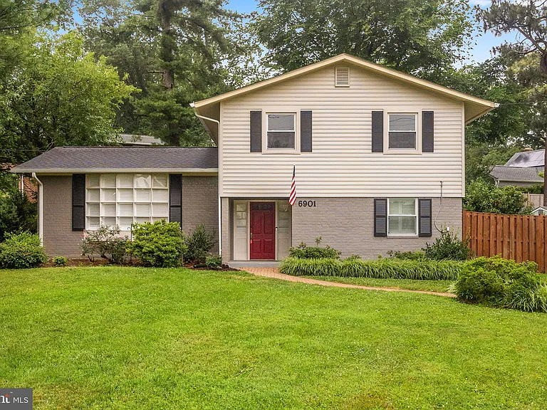 6901 Murray Ln — Photo 1