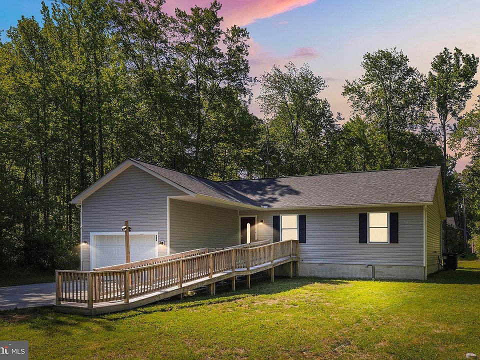 1st image of 22 Pinewood Ln