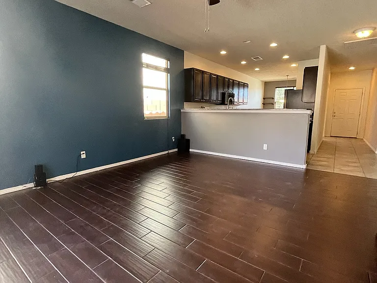 4011 Sierra Alta Ave NE — Photo 2