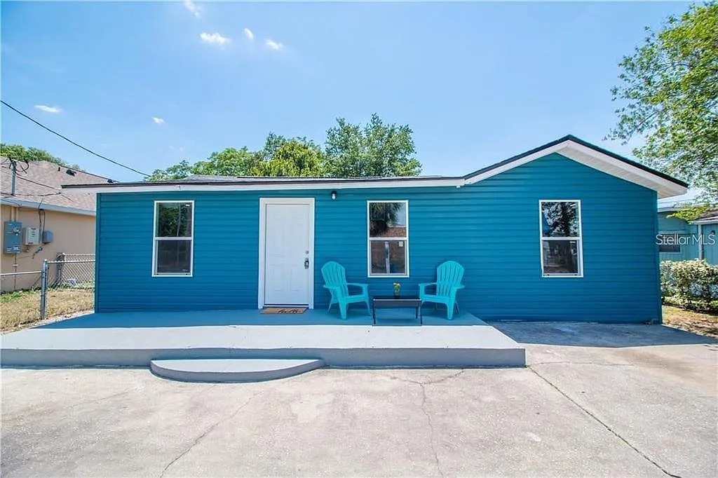 3 bed, 1.0 bath, 1056 sqft, $3,200 — Photo 1