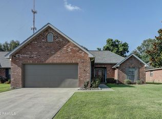 206 Quiet Meadows Cir, Youngsville, LA 70592
