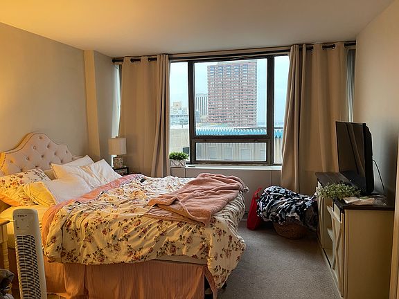 5th image of 2800 N Lake Shore Dr Floor 20