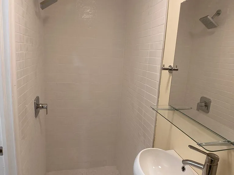 540 Carlton Ave — Photo 4