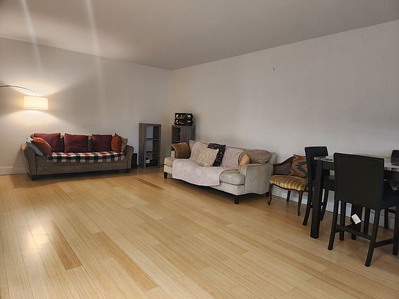Super spacious living/dining room