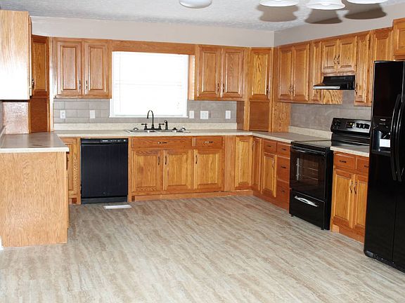 3rd image of 315 Lexington Dr
