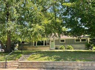 833 10th St, Charleston, IL 61920