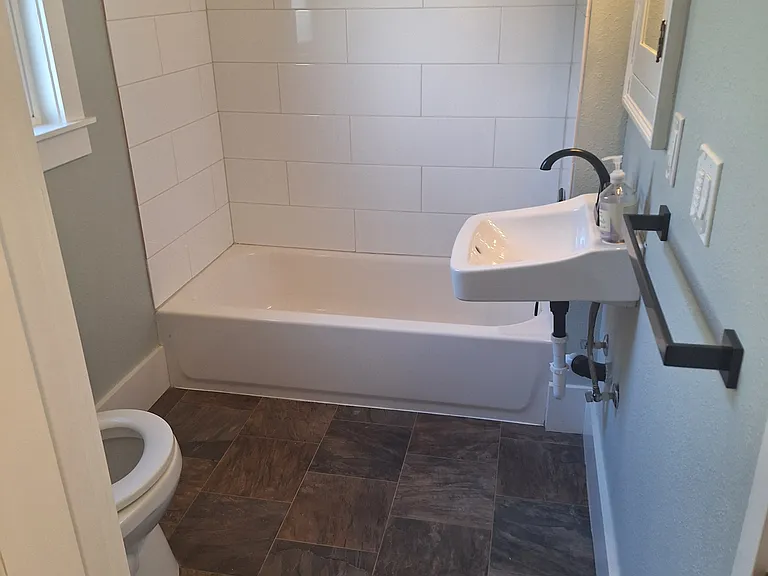 1st floor bath