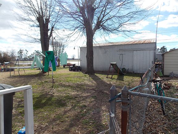 3rd image of 607 Thurmond St