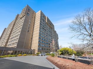 250 Hammond Pond Pkwy APT 606N, Newton, MA 02467