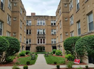 211 Washington Blvd, Oak Park, IL 60302