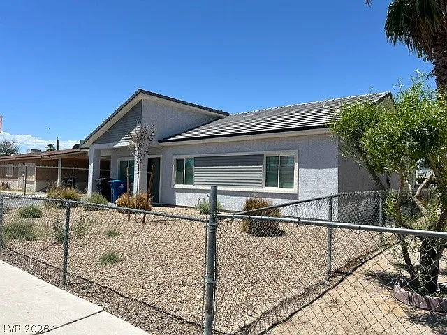 1912 Carver Ave — Photo 2