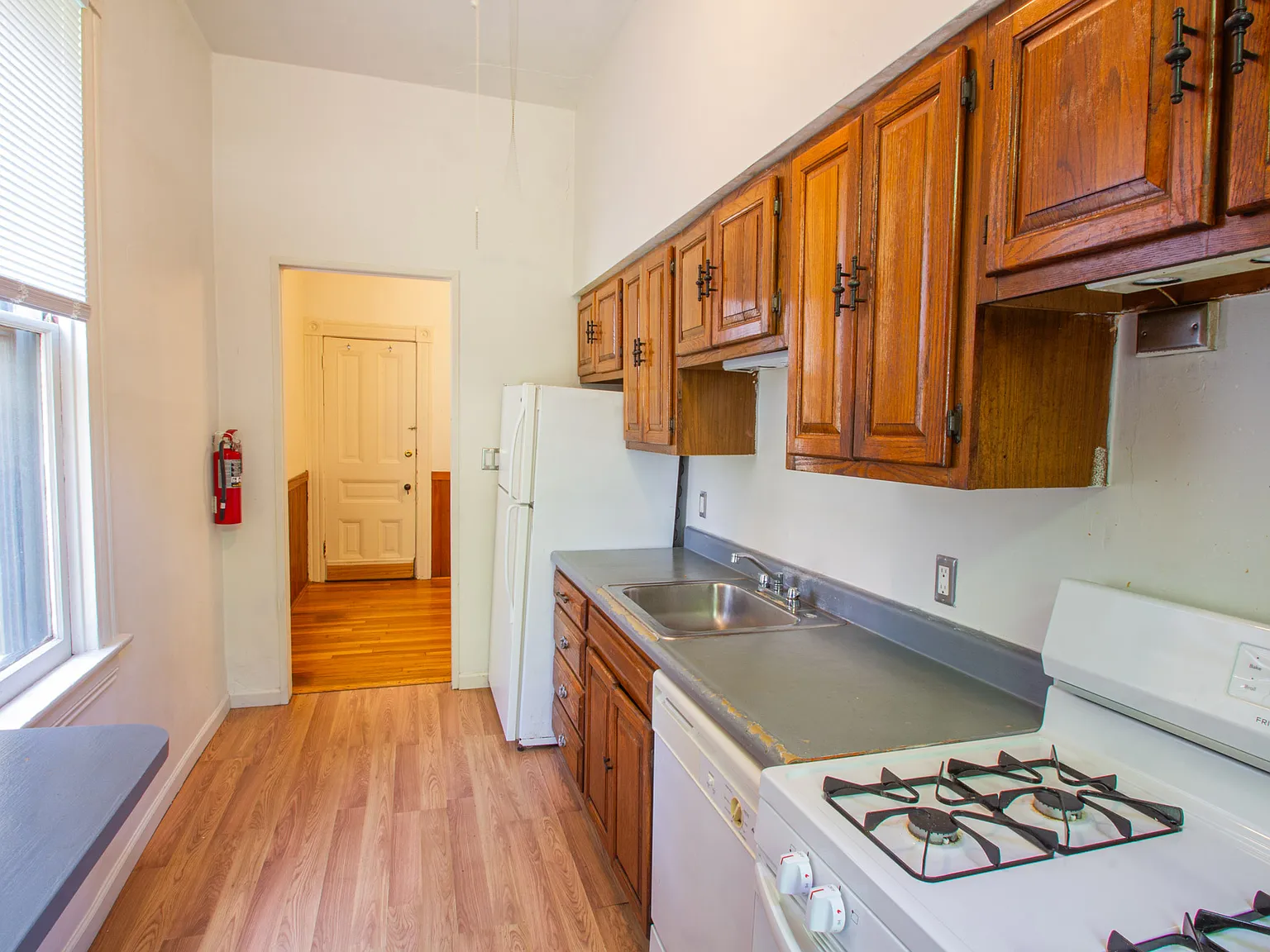1 bed, 1110 sqft, $1,550 — Photo 3