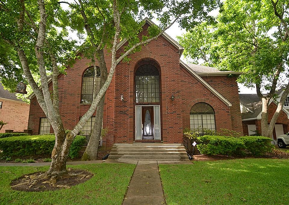 Front view of this outstanding home located at 1607 Rambling Stone.