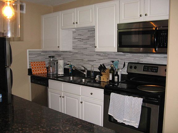 2nd image of 1339 N Dearborn Pkwy #4
