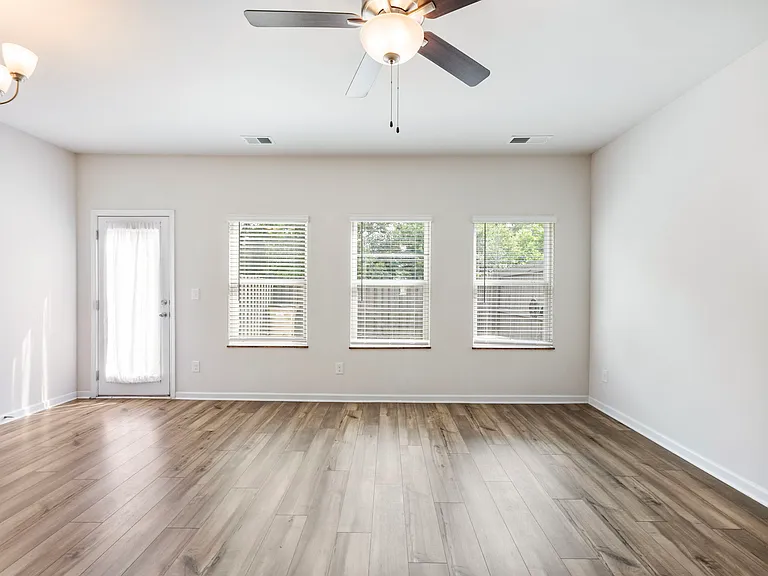 115 Buckingham Ln — Photo 27