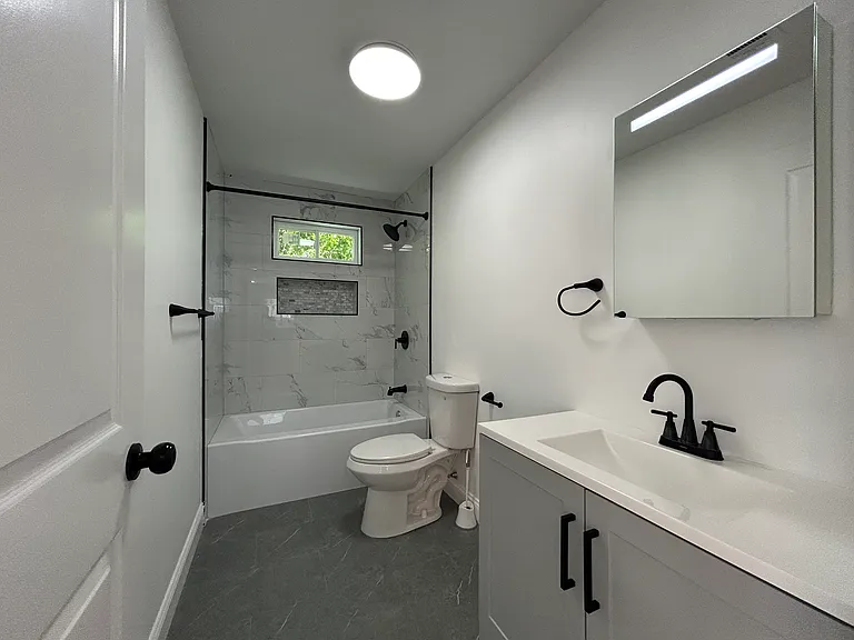 143 W Clifford St #1 — Photo 9