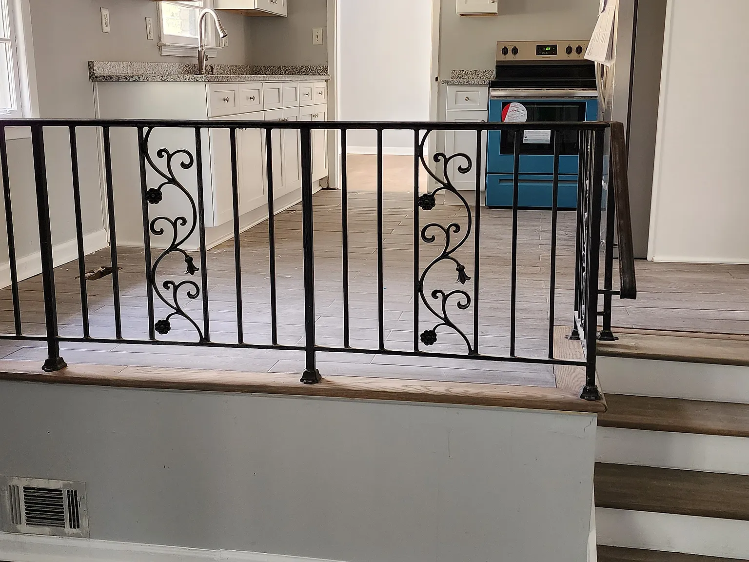 4 bed, 1974 sqft, $2,100 — Photo 2