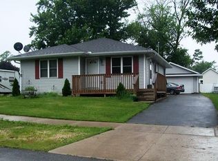 107 S Fremont St, Creston, IL 61068