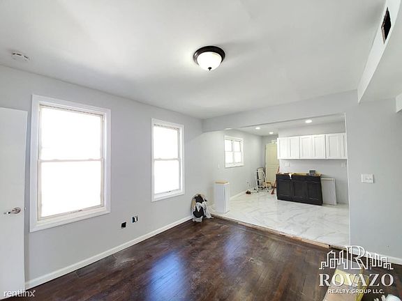 Apt 2 - Kitchen / living