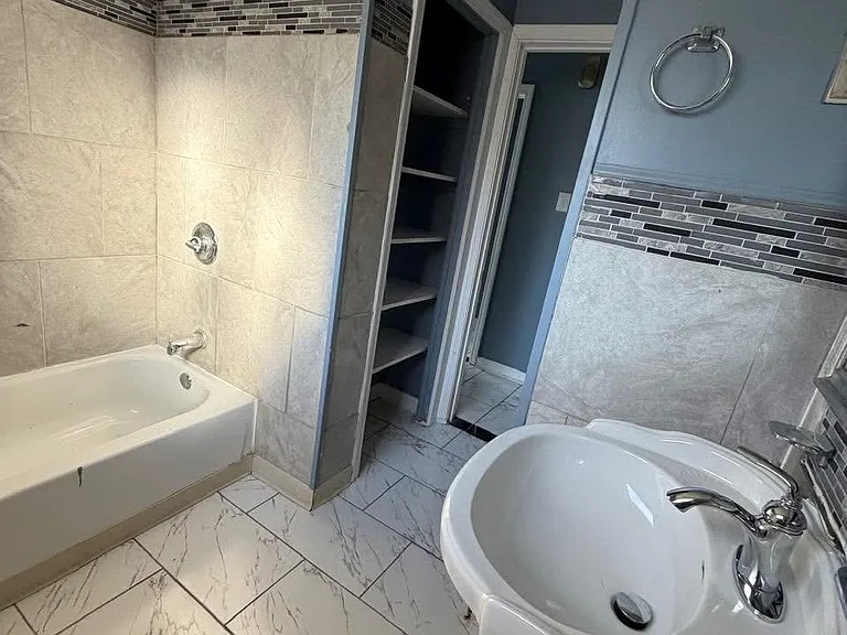 4912 Delaware Dr — Photo 11