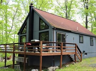 127 Laurel Rd, Lackawaxen, PA 18435