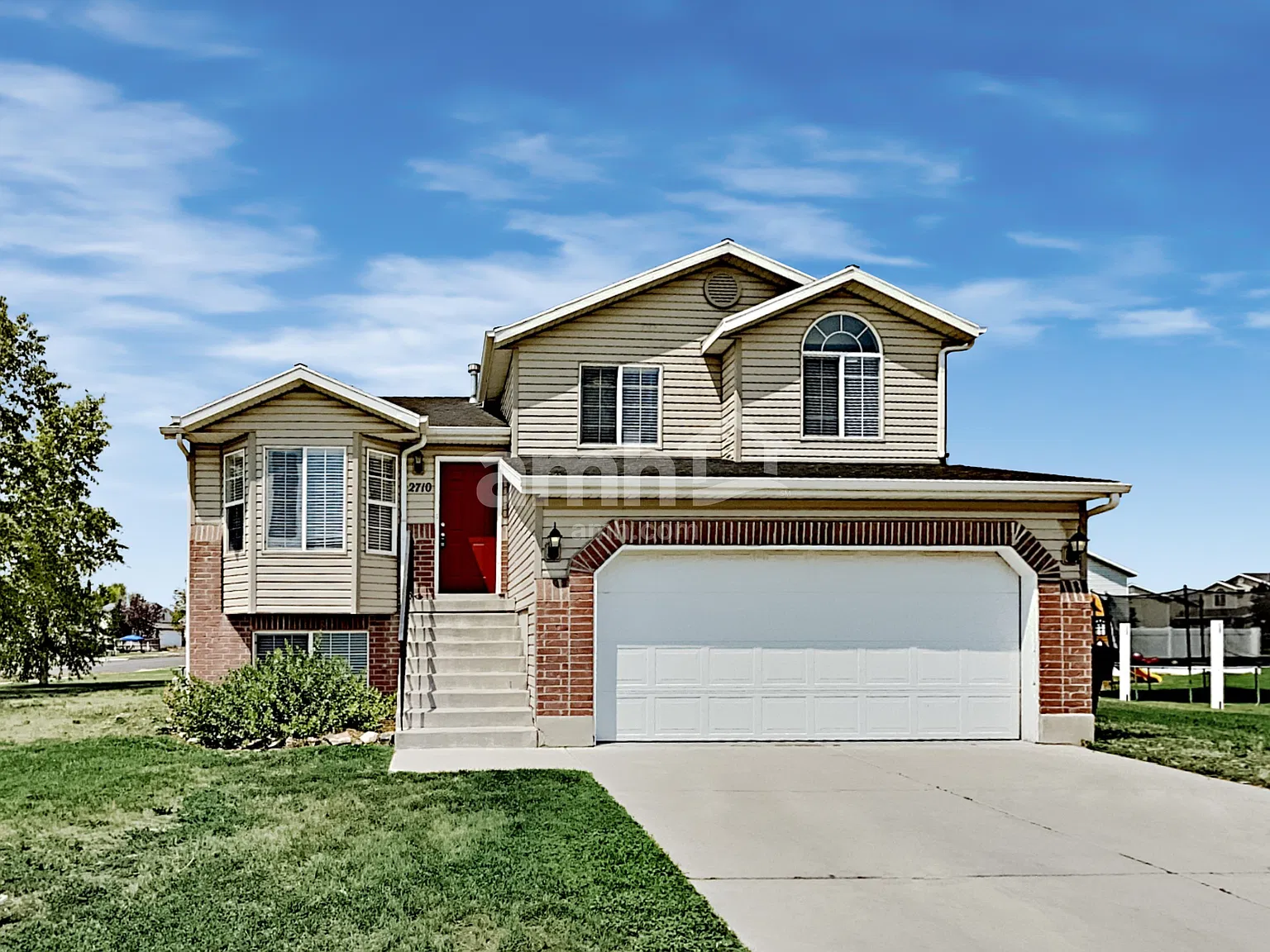 5 bed, 3.0 bath, 2076 sqft, $2,675 — Photo 1