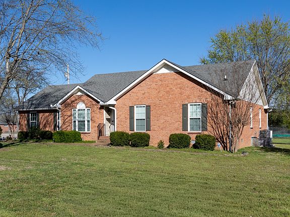3rd image of 160 Lee Etta Dr