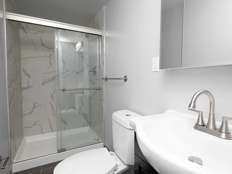 Holme Circle Apartments — Photo 8