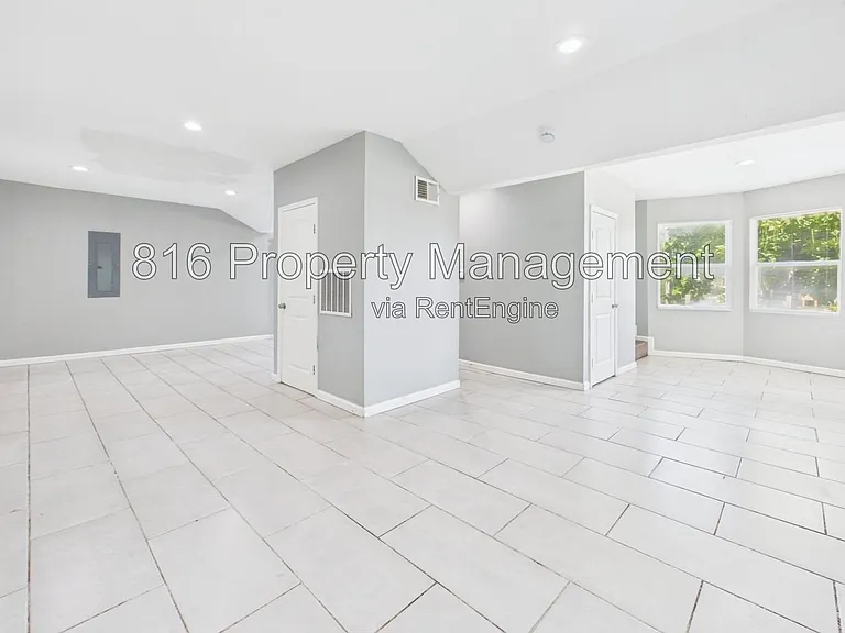 1256 Pennsylvania Ave — Photo 2