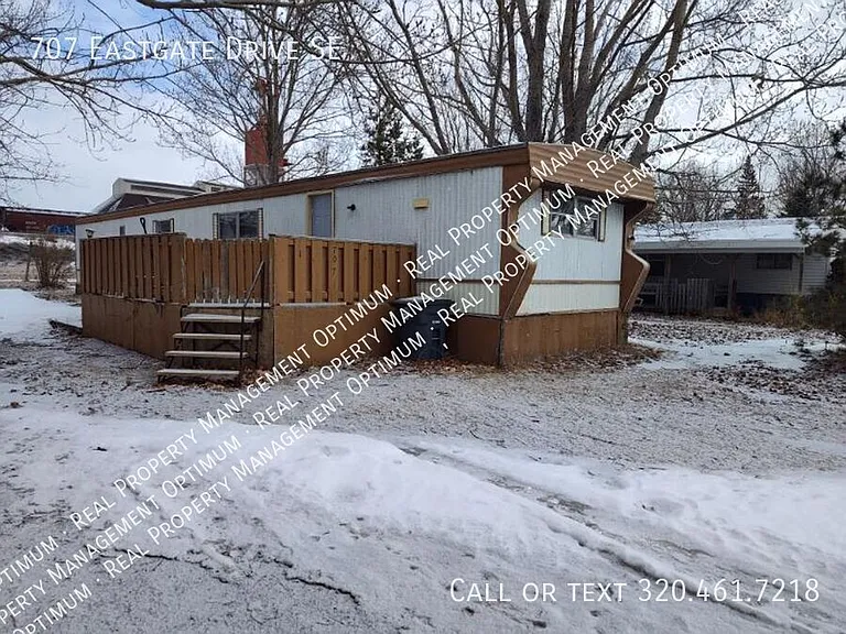 707 Eastgate Dr SE — Photo 4