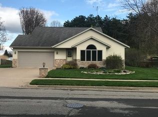 601 Pioneer Dr, Holmen, WI 54636