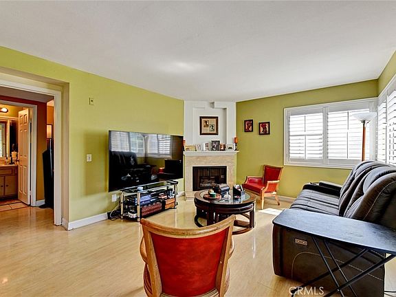 2nd image of 535 W 4th St APT 201