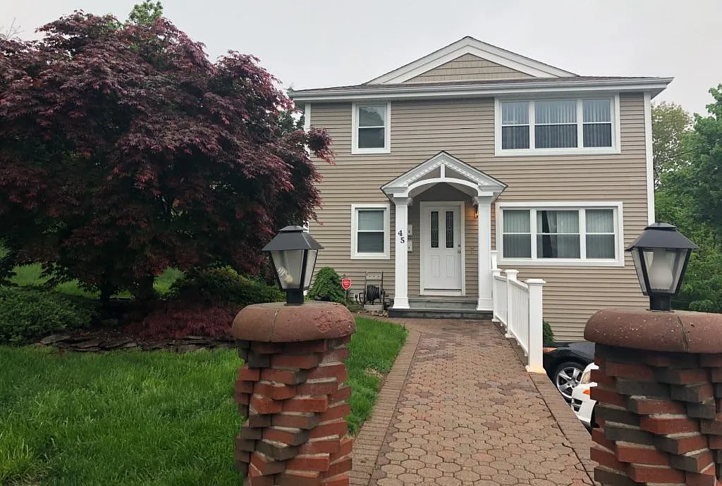 3 bed, 1000 sqft, $1,950 — Photo 3