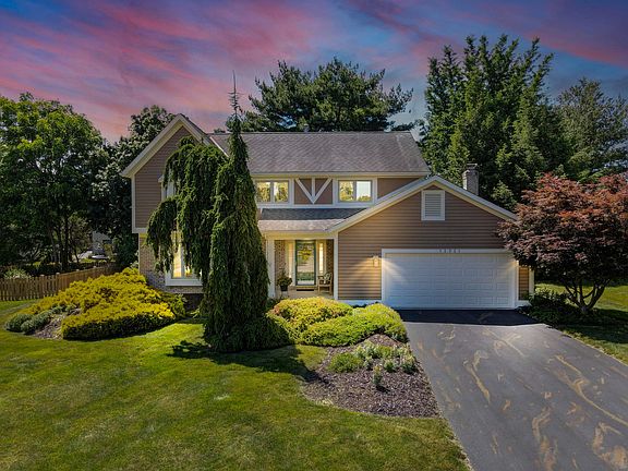 3rd image of 12931 Oakmere Dr