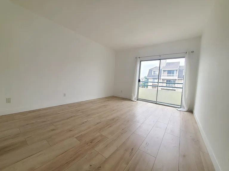 1546 Amherst Ave #302 — Photo 26