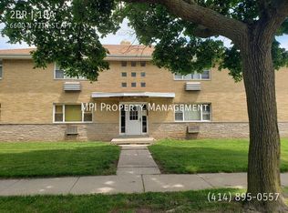 6600 N 77th St APT 7, Milwaukee, WI 53223