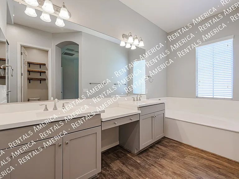 4429 E Jones St — Photo 12