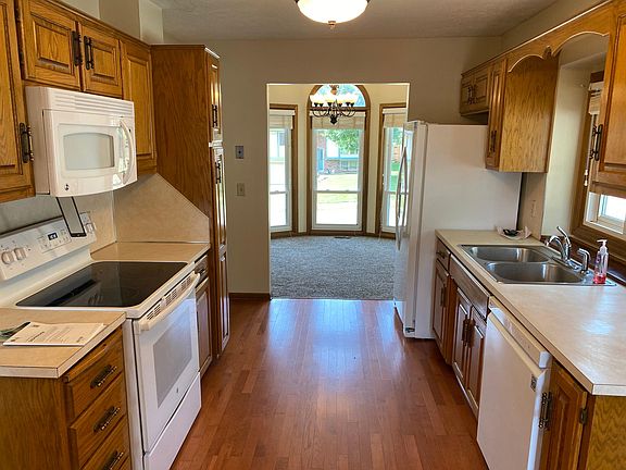 3rd image of 15290 U St