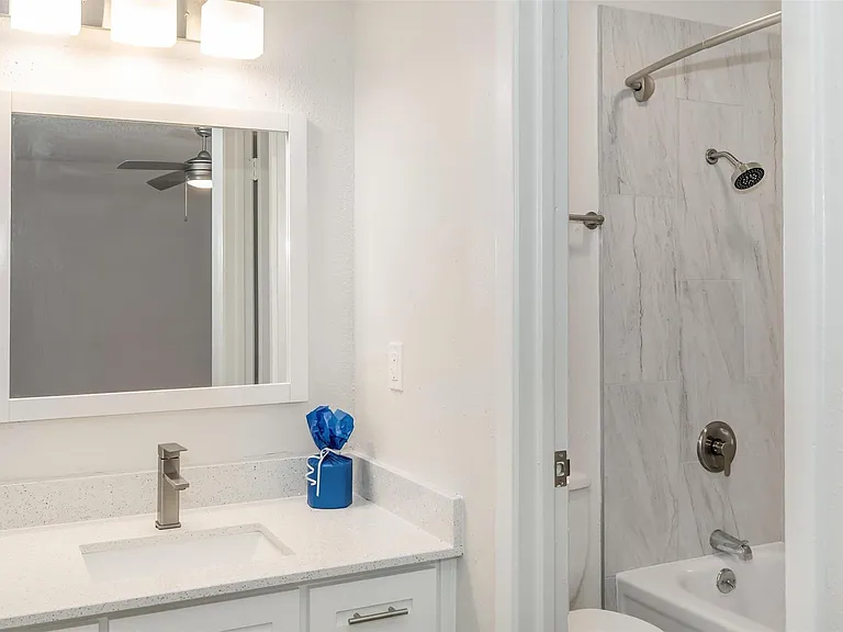 4415 Avenue B #101 — Photo 8