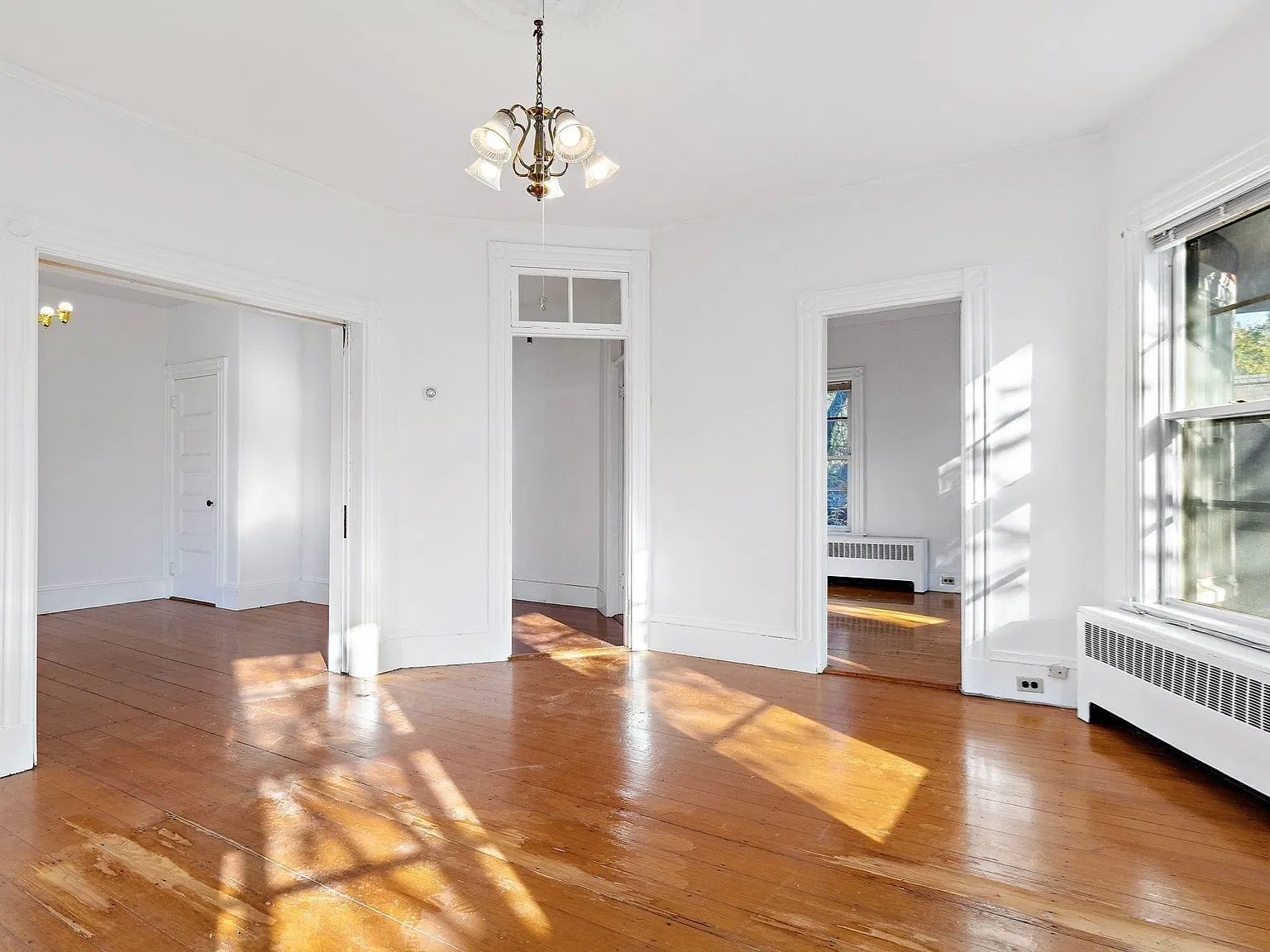 4 bed, 1.0 bath, 1524 sqft, $4,175 — Photo 4
