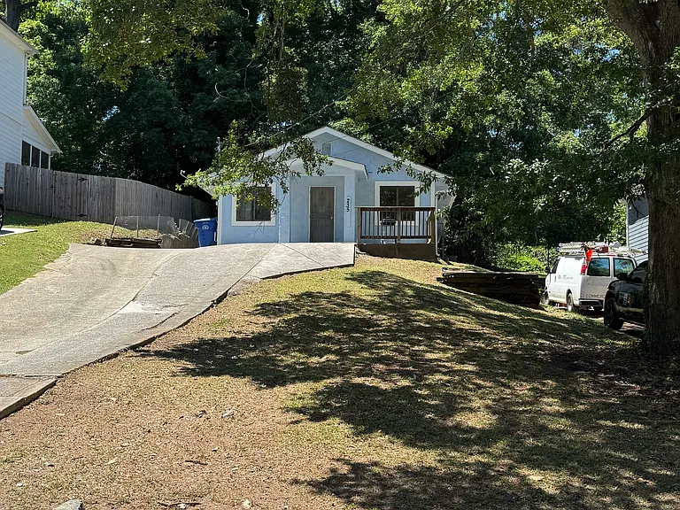 235 Barfield Ave SW — Photo 16