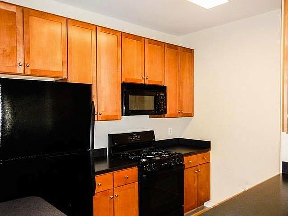 3rd image of 4860 Eisenhower Ave Unit 382