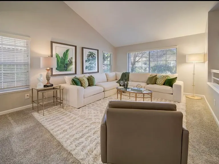 3309 Colonial Ct — Photo 3