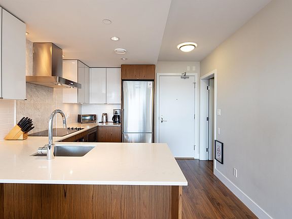 5th image of 159 W 2nd Ave #312