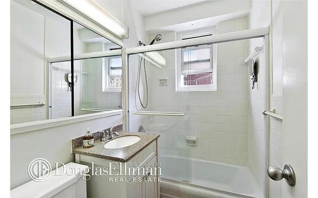 Rented by Douglas Elliman | media 19