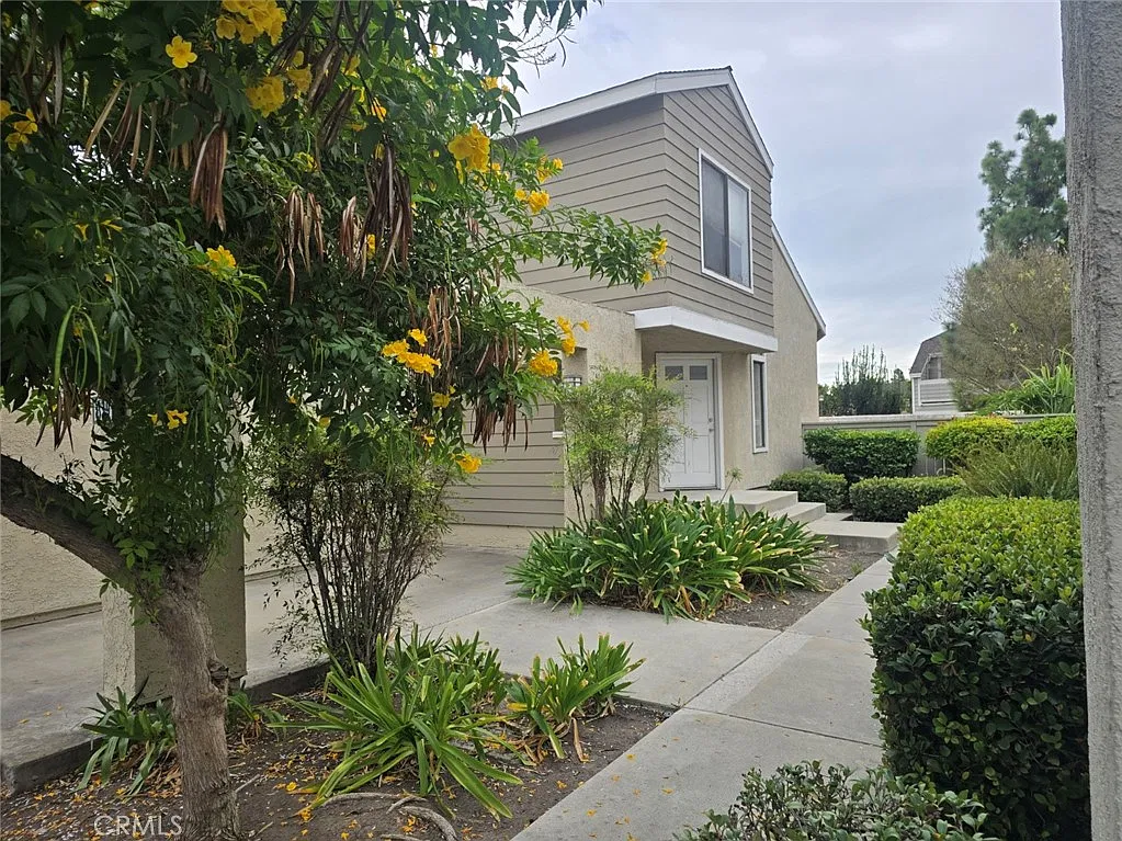 3 bed, 2.5 bath, 1300 sqft, $3,850 — Photo 4