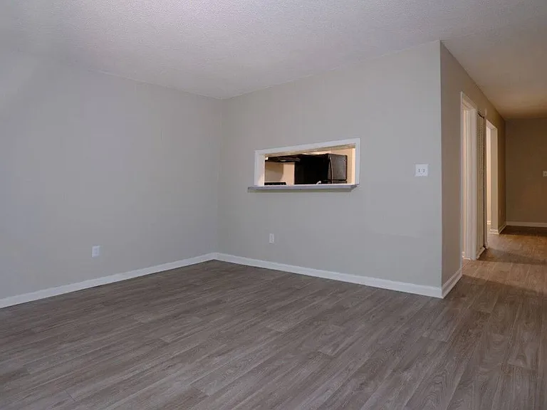 Pineview Apartments — Photo 18