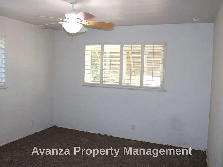5677 N Millbrook Ave — Photo 15